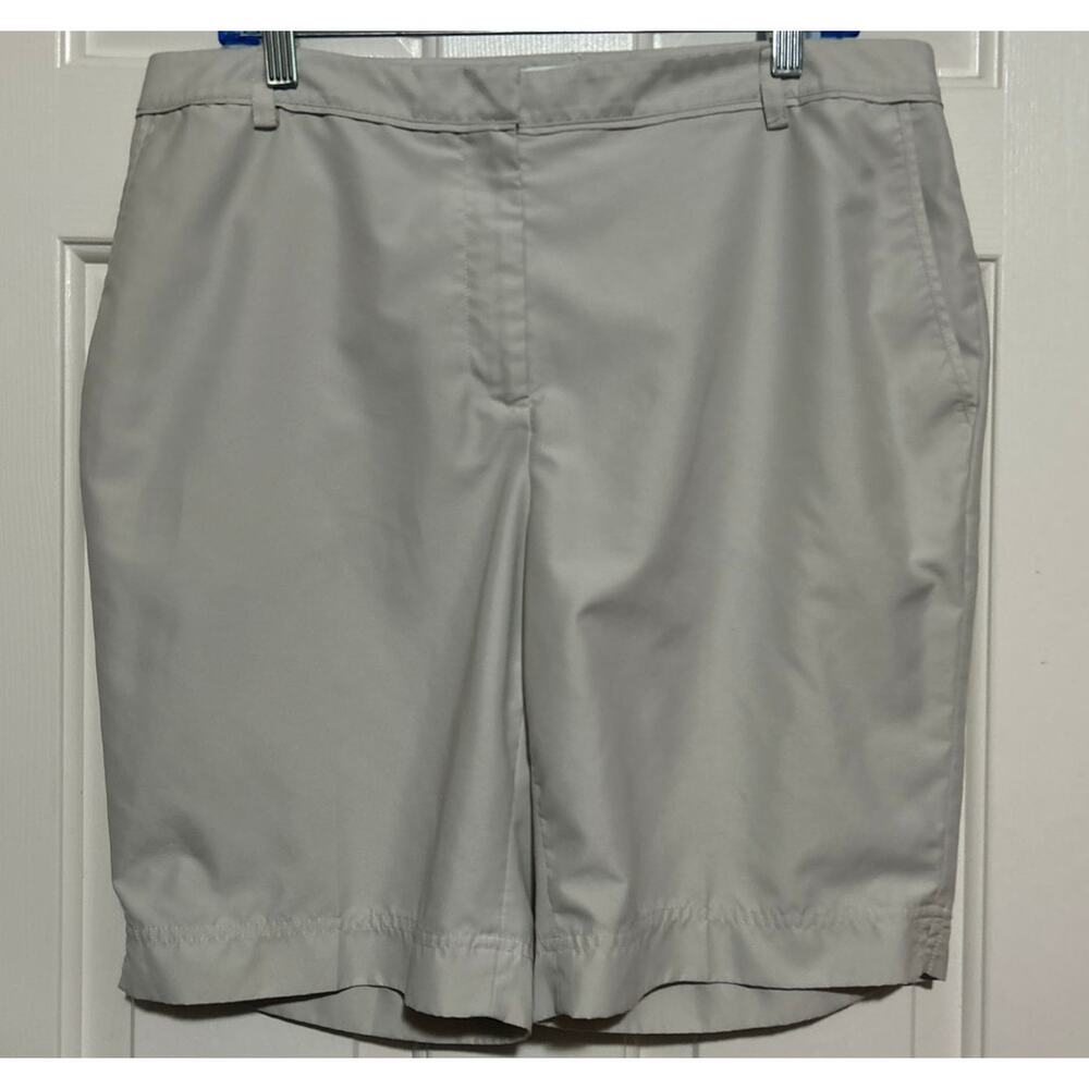 Liz Claiborne Golf Women's Jackie Cream High Rise Shorts Side Pockets Size 14